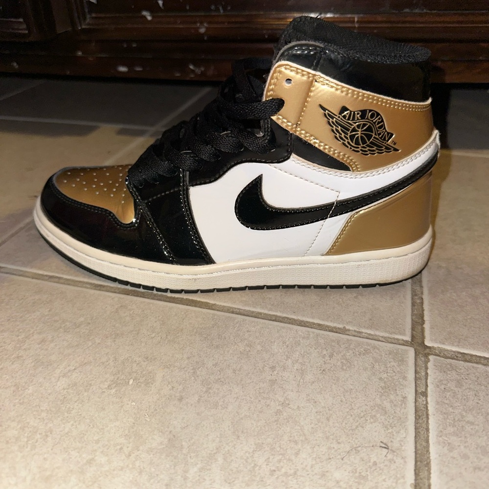 Nike Air Jordan 1 high Gold Black White Sneakers